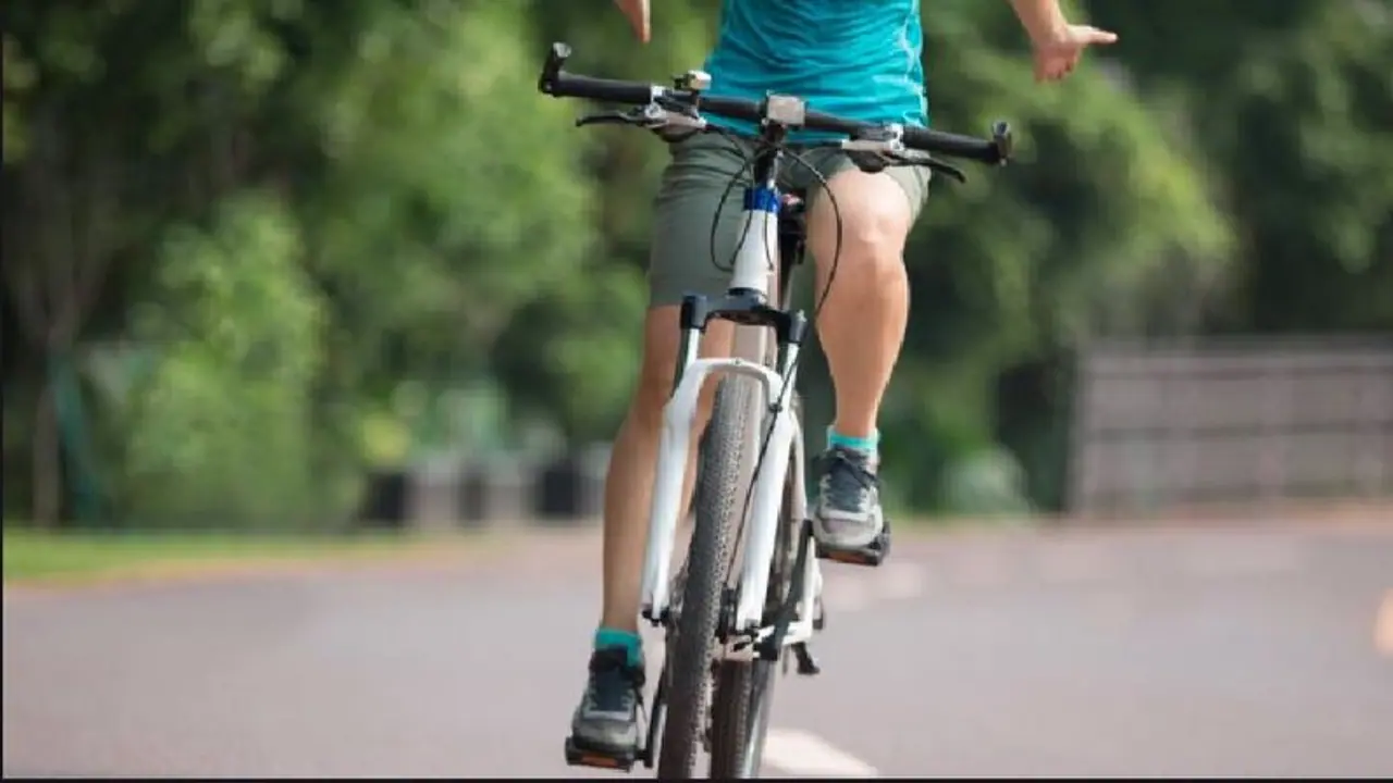 ಕೈ ಬಿಟ್ಟು 30 ಕಿಲೋ ಮೀಟರ್ ಸೈಕಲ್ ರೈಡ್ ಮಾಡಿದ ಯುವಕನಿಗೆ ಗಿನ್ನೆಸ್ ಗರಿ ಕೈ ಬಿಟ್ಟು 30 ಕಿಲೋ ಮೀಟರ್ ಸೈಕಲ್ ರೈಡ್ ಮಾಡಿದ ಯುವಕನಿಗೆ ಗಿನ್ನೆಸ್ ಗರಿ