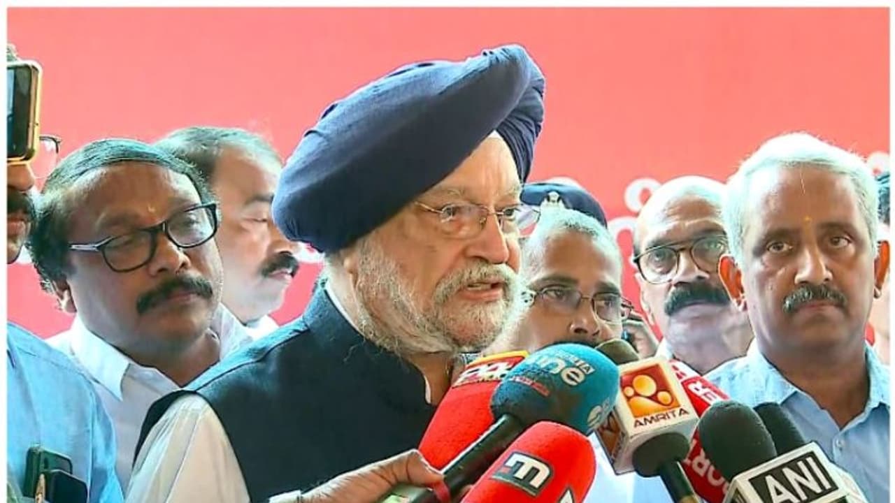 'ലൈഫ് പദ്ധതിയിലെ വീടുകൾക്ക് ബ്രാൻഡിംഗ് വേണം, വലിയ ബോർഡല്ല, ലോഗോ വെക്കണമെന്നാണ് ആവശ്യപ്പെടുന്നത്' 'ലൈഫ് പദ്ധതിയിലെ വീടുകൾക്ക് ബ്രാൻഡിംഗ് വേണം, വലിയ ബോർഡല്ല, ലോഗോ വെക്കണമെന്നാണ് ആവശ്യപ്പെടുന്നത്'