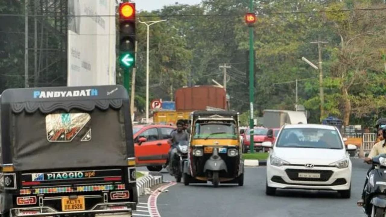 'പൊലീസ് പിടിച്ചതിനാല്‍ പിഎസ്‌സി പരീക്ഷ എഴുതാനായില്ലെന്ന് യുവാവ്'; പൊലീസുകാരനെതിരെ നടപടി