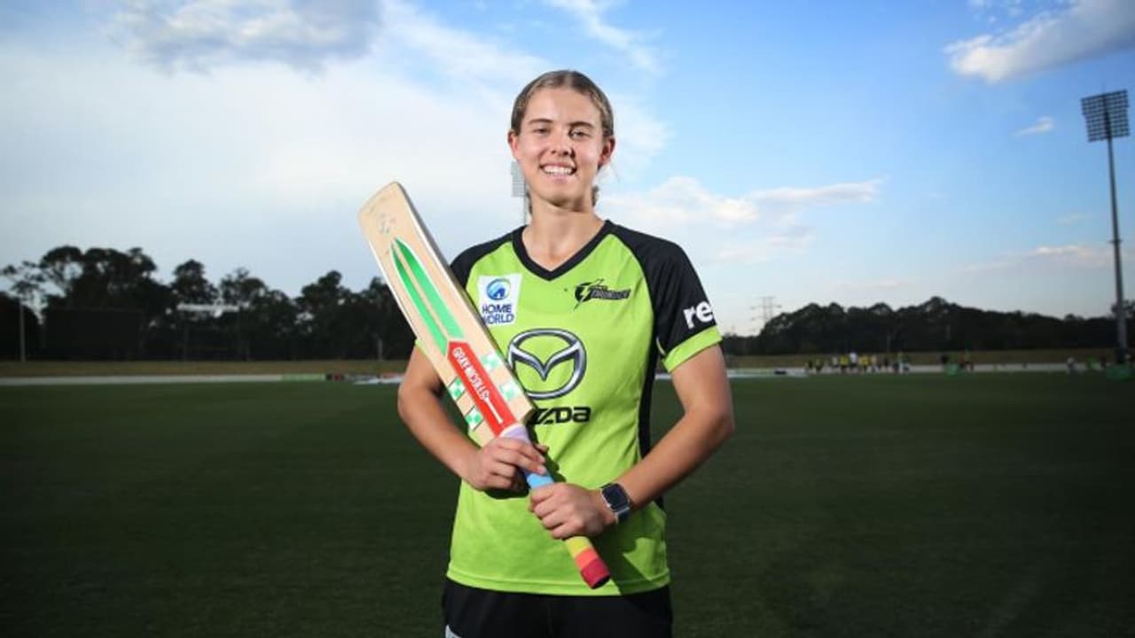 குஜராத் ஜெயிண்ட்ஸ் அணியில் 10 ஸ்லாட்: ஆஸி வீராங்கனை ஃபோப் லிட்ச்பீல்டை ரூ.1 கோடிக்கு ஏலம் எடுத்த குஜராத்! குஜராத் ஜெயிண்ட்ஸ் அணியில் 10 ஸ்லாட்: ஆஸி வீராங்கனை ஃபோப் லிட்ச்பீல்டை ரூ.1 கோடிக்கு ஏலம் எடுத்த குஜராத்!