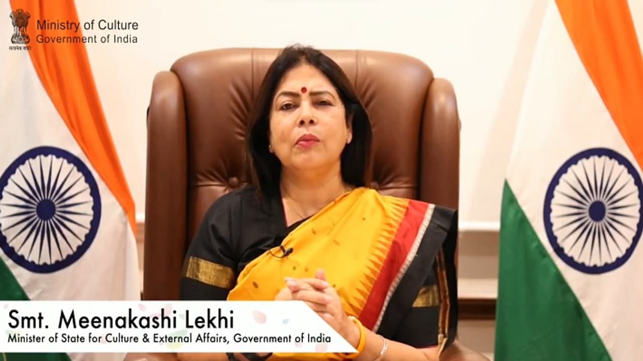 ಅಧಿಕಾರಿಗಳ ಎಡವಟ್ಟು: ಪ್ರಶ್ನೋತ್ತರ ವಿವಾದ ಪೇಚಿಗೆ ಸಿಲುಕಿದ ಸಚಿವೆ ಮೀನಾಕ್ಷಿ ಲೇಖಿ