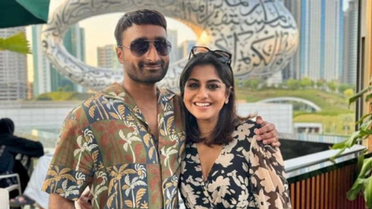 'പണം മതിയല്ലേ, നിനക്കിത് വേണമെടീ..'; ഭാവിവരനുമൊത്ത് മീര നന്ദൻ, നിറയെ മോശം കമന്റുകൾ 'പണം മതിയല്ലേ, നിനക്കിത് വേണമെടീ..'; ഭാവിവരനുമൊത്ത് മീര നന്ദൻ, നിറയെ മോശം കമന്റുകൾ