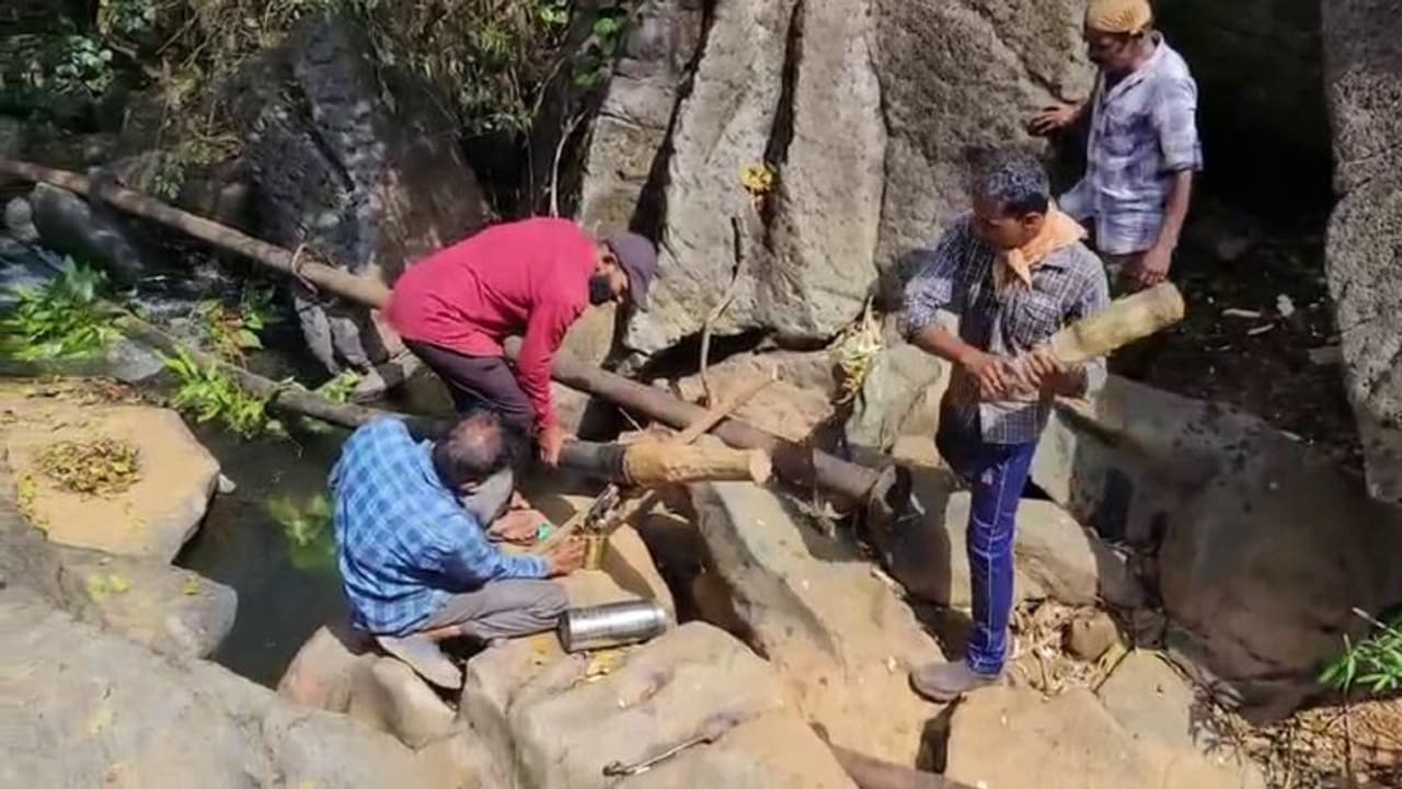 Chikkamagaluru: ದೀಪದ ಕೆಳಗೆ ಕತ್ತಲು ಎಂಬಂತೆ ಸಪ್ತ ನದಿಗಳ ನಾಡಲ್ಲಿ ಹಳ್ಳಿಗರ ನೀರಿನ ಗೋಳು! Chikkamagaluru: ದೀಪದ ಕೆಳಗೆ ಕತ್ತಲು ಎಂಬಂತೆ ಸಪ್ತ ನದಿಗಳ ನಾಡಲ್ಲಿ ಹಳ್ಳಿಗರ ನೀರಿನ ಗೋಳು!