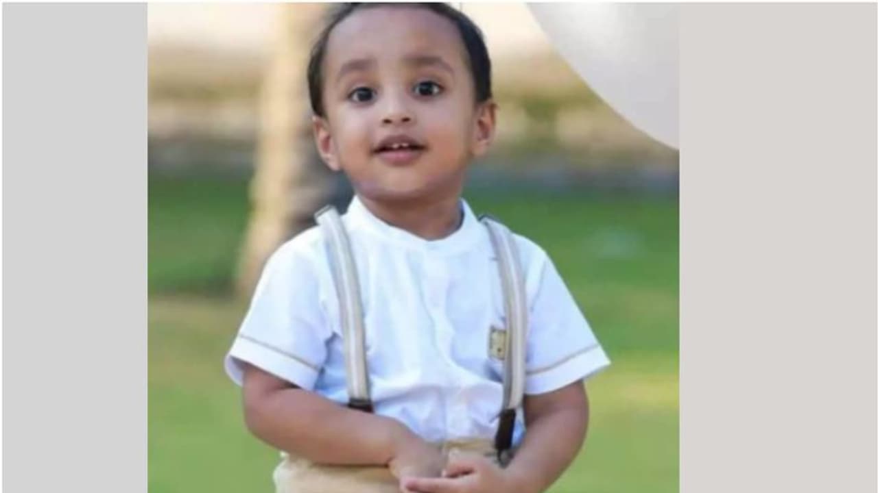 സഹോദരിയെ യാത്രയാക്കാനെത്തി; സ്‌കൂള്‍ ബസ് തട്ടി മൂന്നുവയസ്സുകാരന്‍ ഖത്തറില്‍ മരിച്ചു