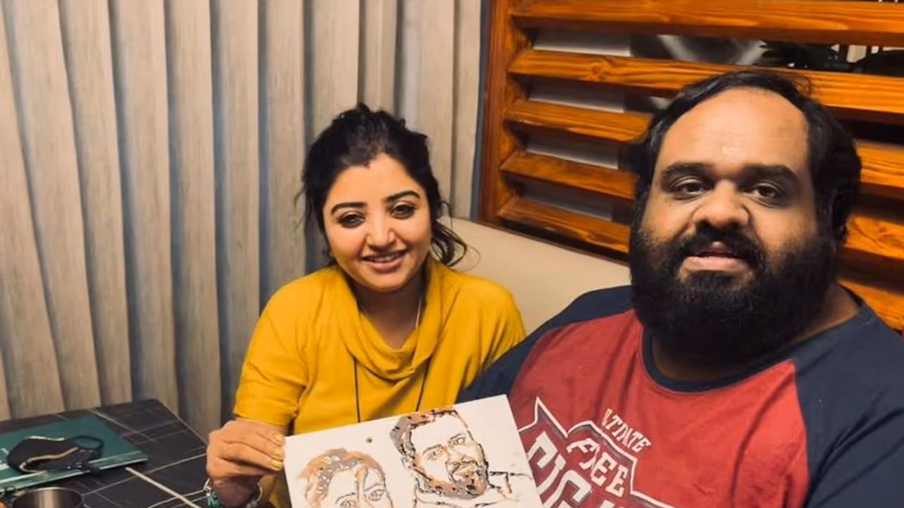 వివాదాల నటి మహాలక్ష్మి భర్తకు ఏమయ్యింది, శ్వాసకూడా తీసుకోలేని పరిస్థితుల్లో నిర్మాత రవీంద్ర వివాదాల నటి మహాలక్ష్మి భర్తకు ఏమయ్యింది, శ్వాసకూడా తీసుకోలేని పరిస్థితుల్లో నిర్మాత రవీంద్ర