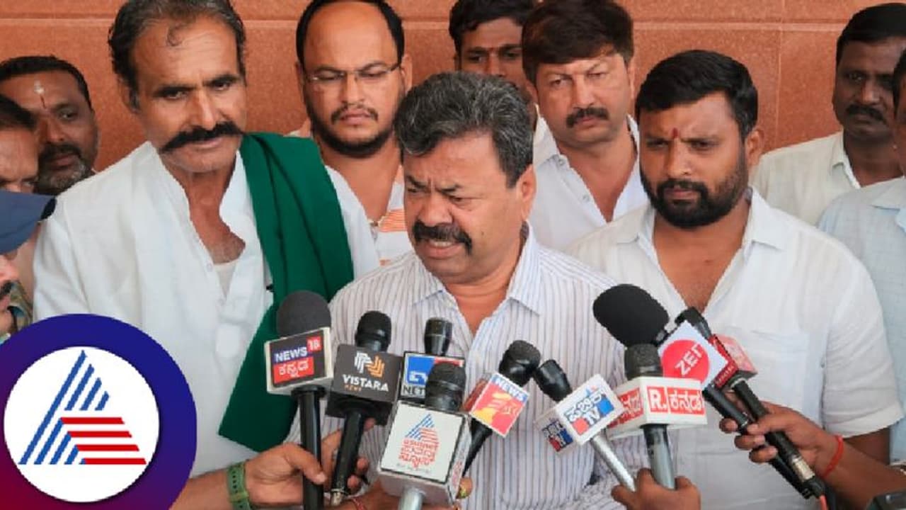 ಕಾಂಗ್ರೆಸ್‌ ಶಾಸಕರ ಮೇಲೆ ಸಿಎಂ, ಡಿಸಿಎಂಗೆ ನಂಬಿಕೆ ಇಲ್ಲ: ಎಂ.ಪಿ.ರೇಣುಕಾಚಾರ್ಯ ವ್ಯಂಗ್ಯ