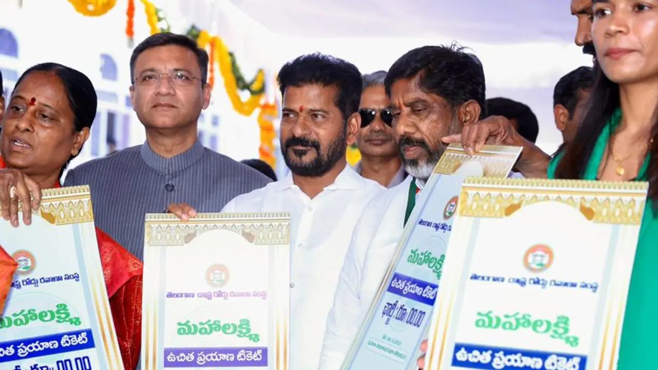 ತೆಲಂಗಾಣದಲ್ಲಿ ಮಹಿಳೆಯರ ಫ್ರೀ ಬಸ್ ಪ್ರಯಾಣಕ್ಕೆ ಚಾಲನೆ, 10 ಲಕ್ಷದ ಆರೋಗ್ಯ ವಿಮೆ ತೆಲಂಗಾಣದಲ್ಲಿ ಮಹಿಳೆಯರ ಫ್ರೀ ಬಸ್ ಪ್ರಯಾಣಕ್ಕೆ ಚಾಲನೆ, 10 ಲಕ್ಷದ ಆರೋಗ್ಯ ವಿಮೆ