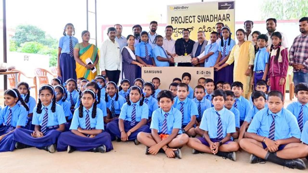  ಸರ್ಕಾರಿ ಶಾಲೆಗಳಿಗೆ ಉಚಿತ ಟಿವಿ, ಲ್ಯಾಪ್ ಟಾಪ್ ವಿತರಣೆ