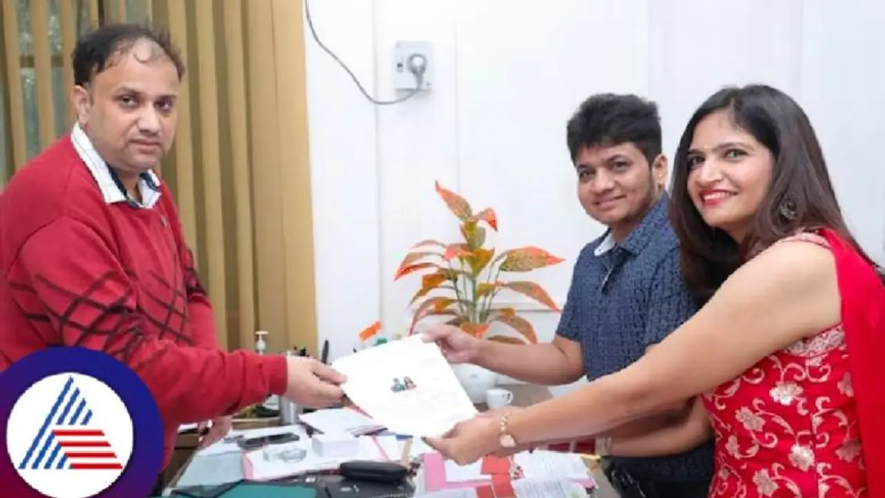 ಪ್ರೀತಿಸಿದ ಗೆಳತಿಯನ್ನು ಮದುವೆಯಾಗಲು ಗಂಡಾಗಿ ಬದಲಾದ ಮಹಿಳೆ, ಅದ್ಧೂರಿ ವಿವಾಹಕ್ಕೆ ಸಿದ್ಧತೆ ಪ್ರೀತಿಸಿದ ಗೆಳತಿಯನ್ನು ಮದುವೆಯಾಗಲು ಗಂಡಾಗಿ ಬದಲಾದ ಮಹಿಳೆ, ಅದ್ಧೂರಿ ವಿವಾಹಕ್ಕೆ ಸಿದ್ಧತೆ