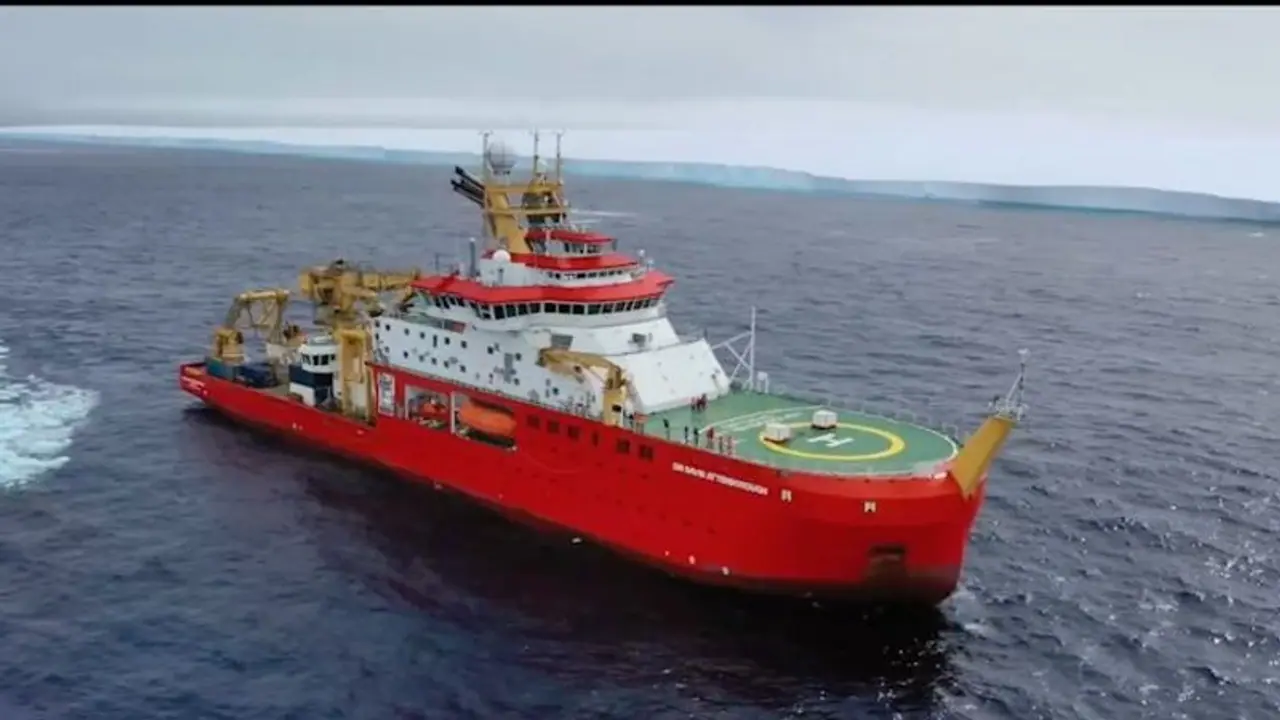 UK research ship crosses paths with world's largest iceberg (WATCH)