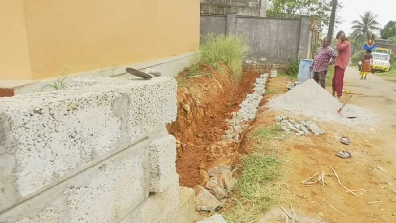 ಕೊಡಗು: ಕಾಮಗಾರಿ ಮುಗಿಯುವ ಮೊದಲೇ ಹಣ ಬಿಡುಗಡೆ, ಕಾಂಗ್ರೆಸ್ ಮುಖಂಡನಿಗಾಗಿ ಸರ್ಕಾರಿ ಜಾಗ ಬಿಟ್ರಾ ಅಧಿಕಾರಿಗಳು?