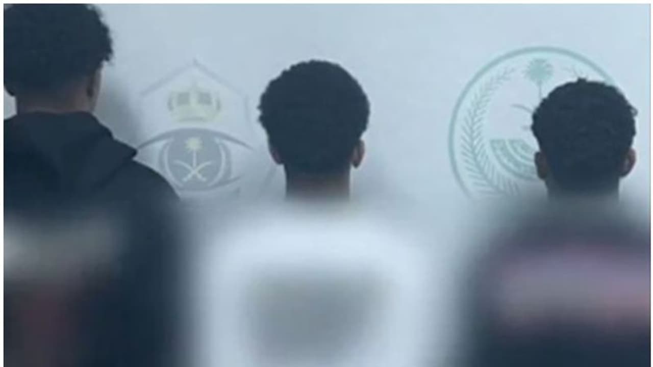 നടുറോഡില്‍ കൂട്ടത്തല്ല്, വളഞ്ഞിട്ട് ഇടിച്ചത് അഞ്ചു പേർ; വീഡിയോ വൈറലായതോടെ അഞ്ചുപേര്‍ അറസ്റ്റില്‍