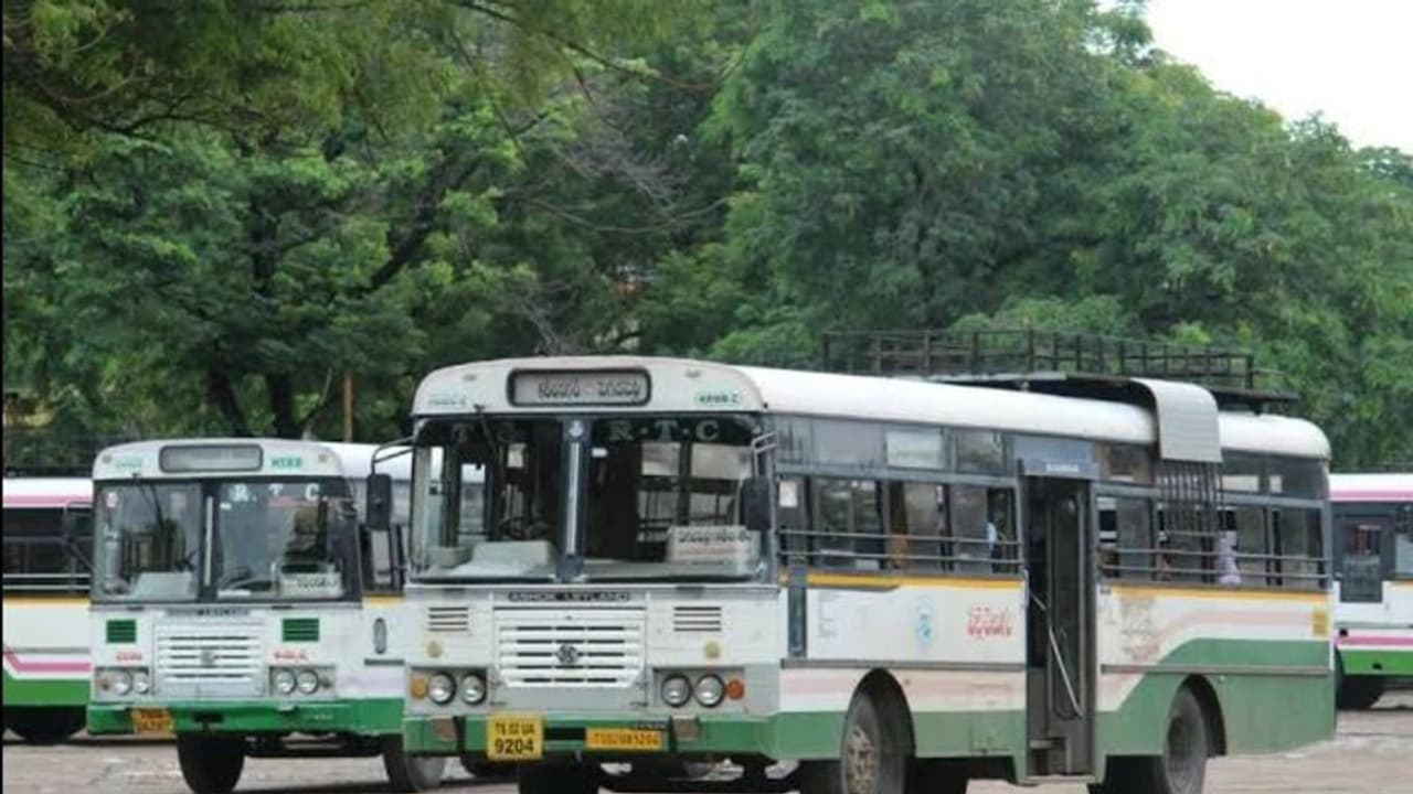 TSRTC: సంక్రాంతికి ఏపీకి బస్సుల సంఖ్య తగ్గించిన ఆర్టీసీ.. కారణాన్ని వెల్లడించిన సజ్జనార్