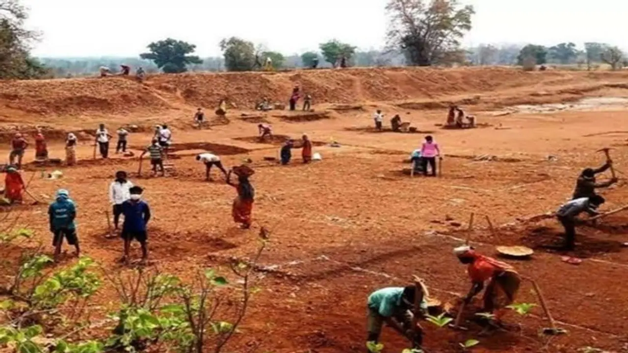 100 நாள் வேலை திட்டத்துக்கான ஊதியம் உயர்வு!