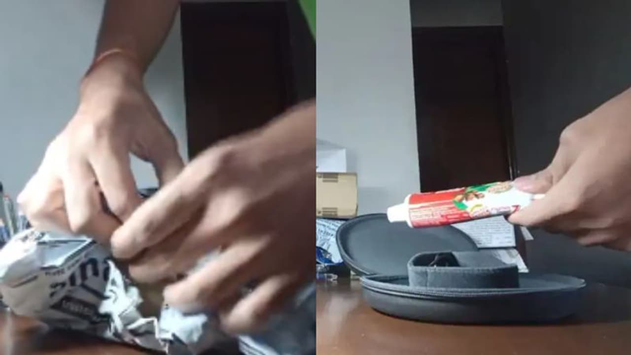 യഷ് ഓർഡർ ചെയ്തത് 19900 രൂപയുടെ ഹെഡ്ഫോണ്, കിട്ടിയത് ടൂത്ത് പേസ്റ്റ്; വീഡിയോ പുറത്ത്, ആമസോണിന്റെ മറുപടിയിങ്ങനെ യഷ് ഓർഡർ ചെയ്തത് 19900 രൂപയുടെ ഹെഡ്ഫോണ്, കിട്ടിയത് ടൂത്ത് പേസ്റ്റ്; വീഡിയോ പുറത്ത്, ആമസോണിന്റെ മറുപടിയിങ്ങനെ