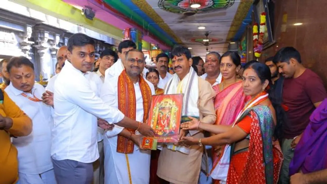 వైసిపి ఎంపీతో తెలంగాణ మంత్రి... కనకదుర్గమ్మకు మొక్కు తీర్చుకున్న పొంగులేటి 