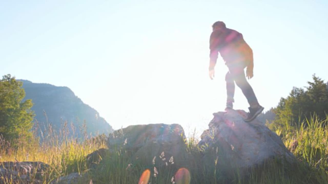 ട്രെക്കിംഗിനിടെ പാറക്കിടയിൽ കുടുങ്ങി തല കീഴായി തൂങ്ങിക്കിടന്നത് മണിക്കൂറുകൾ, ഒടുവിൽ എയർലിഫ്റ്റ്...