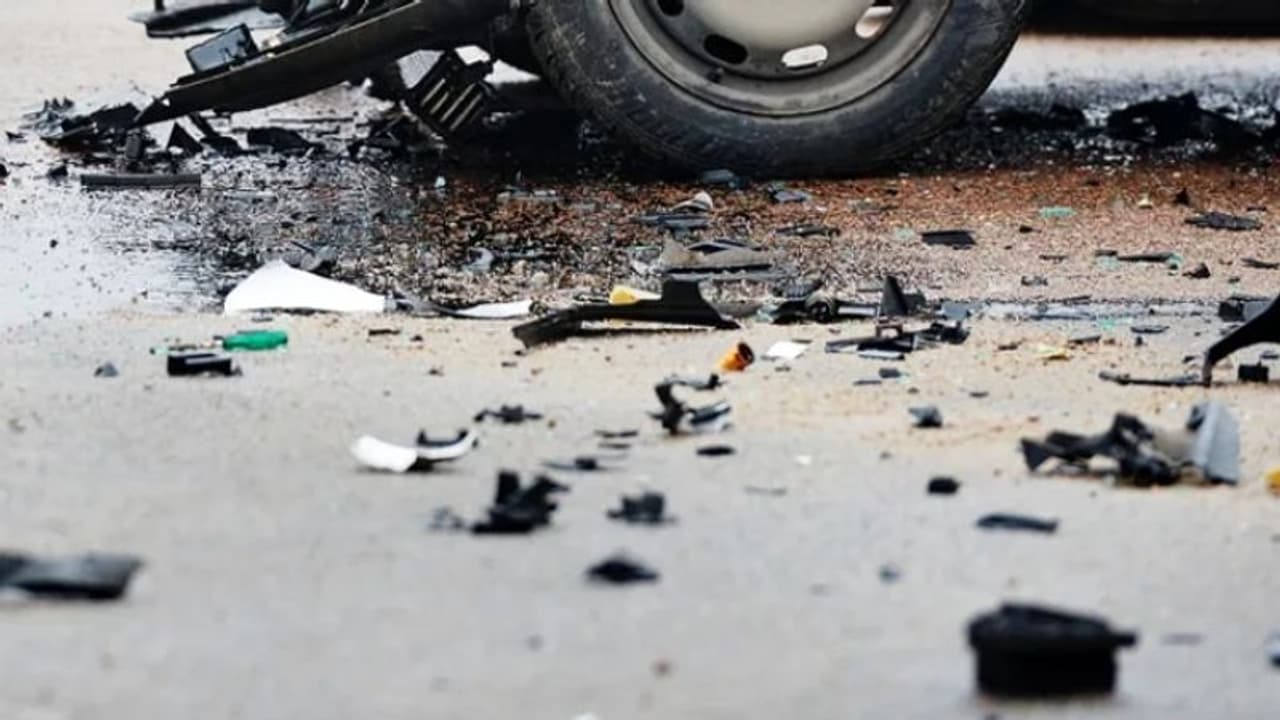 ಬೈಕ್ ಡಿಕ್ಕಿಯಾಗಿ ಪಾದಾಚಾರಿ ಸಾವು, ಸ್ಥಳಕ್ಕೆ ಧಾವಿಸಿದ ಕುಟುಂಬಸ್ಥರು ಕಾರು ಅಪಘಾತದಲ್ಲಿ ನಿಧನ! ಬೈಕ್ ಡಿಕ್ಕಿಯಾಗಿ ಪಾದಾಚಾರಿ ಸಾವು, ಸ್ಥಳಕ್ಕೆ ಧಾವಿಸಿದ ಕುಟುಂಬಸ್ಥರು ಕಾರು ಅಪಘಾತದಲ್ಲಿ ನಿಧನ!