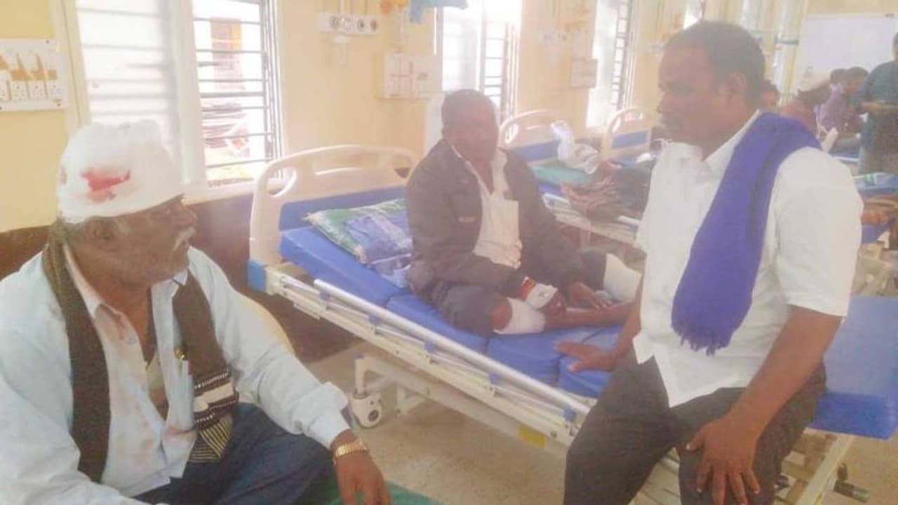 ಬಸ್ ಲಾರಿ ಡಿಕ್ಕಿ; 18 ದಲಿತ ಮುಖಂಡರಿಗೆ ಗಾಯ 