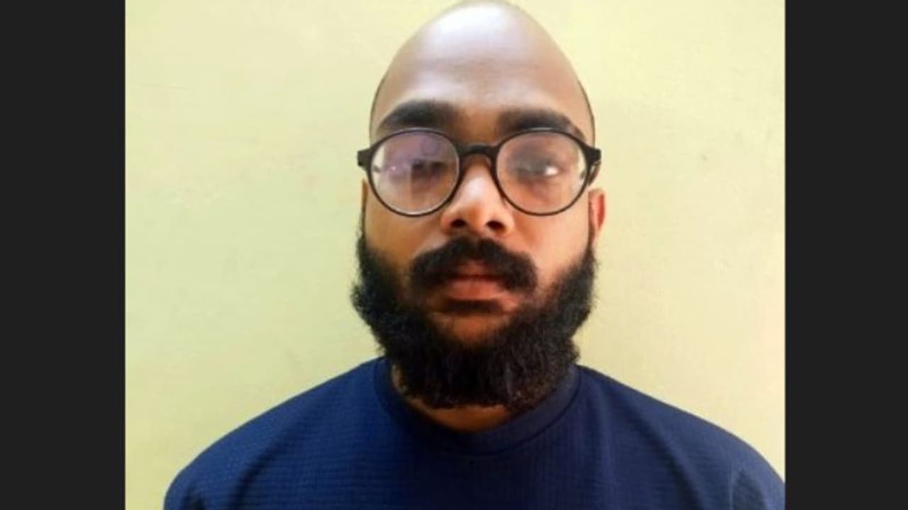 മൂന്നാമത്തെ അറസ്റ്റ്, ഇടനിലക്കാരനായ കോഴിക്കോട്ടെ 25കാരനും പിടിയില്, പിടികൂടിയത് മാരക മയക്കുമരുന്ന് മൂന്നാമത്തെ അറസ്റ്റ്, ഇടനിലക്കാരനായ കോഴിക്കോട്ടെ 25കാരനും പിടിയില്, പിടികൂടിയത് മാരക മയക്കുമരുന്ന്