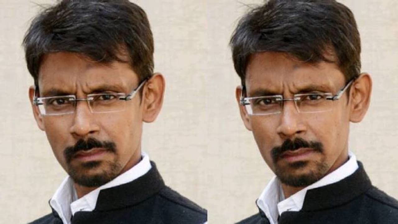 మహిళతో అసభ్యకర స్ధితిలో ఓ వ్యక్తి, అయోధ్య రామ మందిర పూజారి అంటూ ఫేక్ వీడియో .. గుజరాత్ కాంగ్రెస్ నేత అరెస్ట్ మహిళతో అసభ్యకర స్ధితిలో ఓ వ్యక్తి, అయోధ్య రామ మందిర పూజారి అంటూ ఫేక్ వీడియో .. గుజరాత్ కాంగ్రెస్ నేత అరెస్ట్