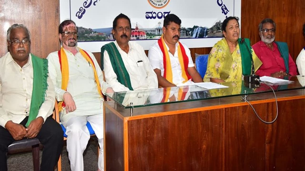 ನಾಲೆಗಳ ಮೂಲಕ ತಮಿಳುನಾಡಿಗೆ ನೀರು: ಸುನಂದಾ ಜಯರಾಂ ಆಕ್ರೋಶ ನಾಲೆಗಳ ಮೂಲಕ ತಮಿಳುನಾಡಿಗೆ ನೀರು: ಸುನಂದಾ ಜಯರಾಂ ಆಕ್ರೋಶ