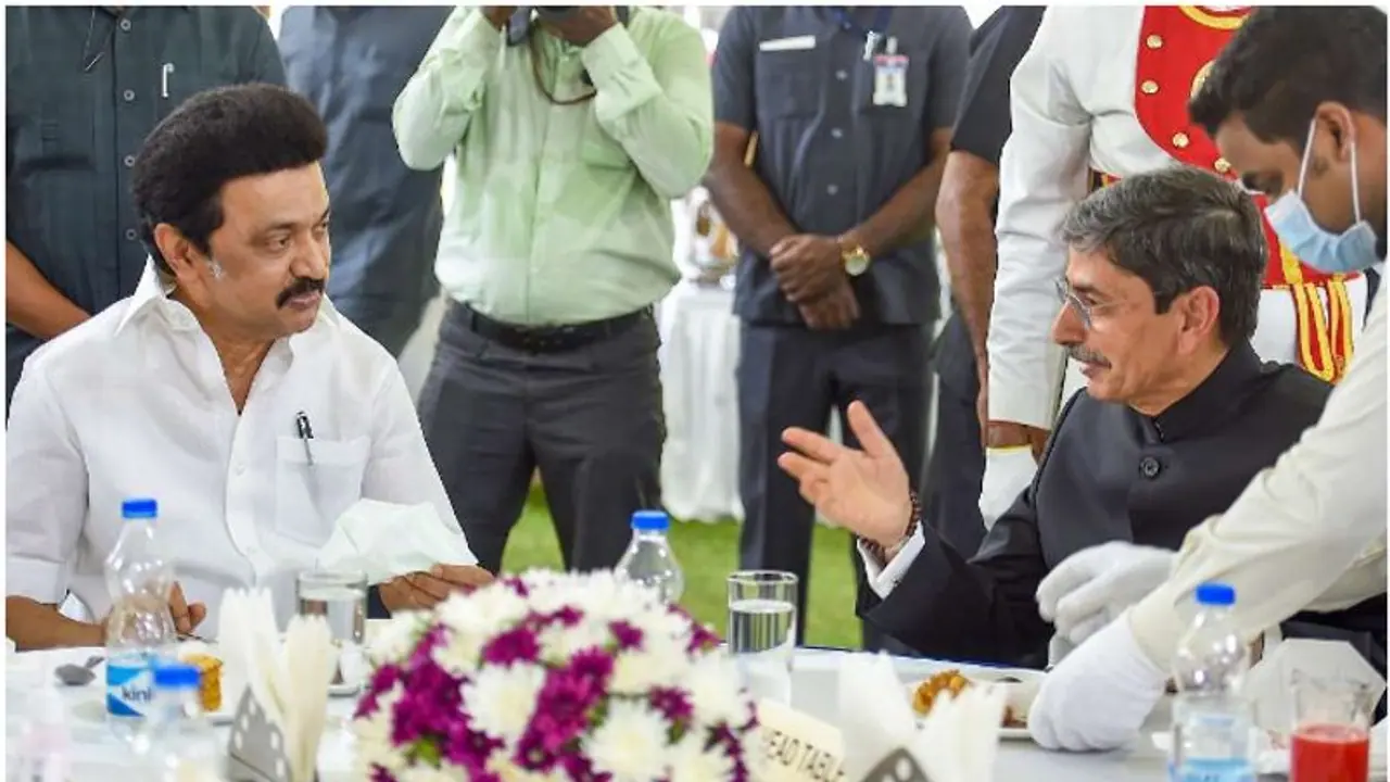 ஒரே விமானத்தில் கோவைக்கு சென்ற ஆளுநர் ரவி முதலமைச்சர் ஸ்டாலின் என்ன பேசிக்கொண்டார்கள் தெரியுமா.? ஒரே விமானத்தில் கோவைக்கு சென்ற ஆளுநர் ரவி முதலமைச்சர் ஸ்டாலின் என்ன பேசிக்கொண்டார்கள் தெரியுமா.?