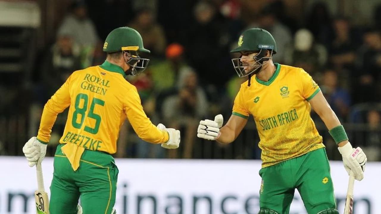 Ind vs SA 2nd ODI: ಕಳಪೆ ಬ್ಯಾಟಿಂಗ್ಗೆ ಬೆಲೆ ತೆತ್ತ ಭಾರತ Ind vs SA 2nd ODI: ಕಳಪೆ ಬ್ಯಾಟಿಂಗ್ಗೆ ಬೆಲೆ ತೆತ್ತ ಭಾರತ