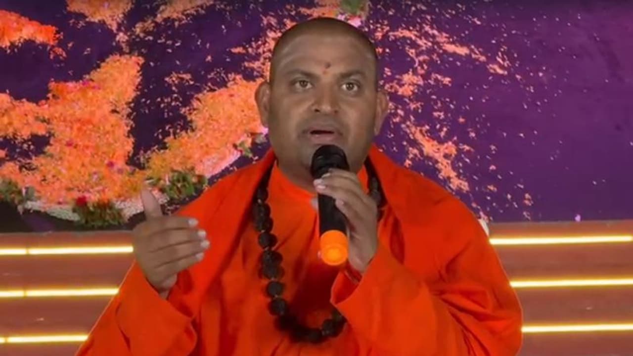 ಪುಷ್ಪಗಿರಿ ಮಹಾಸಂಸ್ಥಾನ ಮಠದ ಸೋಮಶೇಖರ ಶಿವಾಚಾರ್ಯ ಸ್ವಾಮೀಜಿಗೆ ಕೊಲೆ ಬೆದರಿಕೆ?: ಬಹಿರಂಗ ವೇದಿಕೆಯಲ್ಲಿ ಆಗಿದ್ದೇನು? ಪುಷ್ಪಗಿರಿ ಮಹಾಸಂಸ್ಥಾನ ಮಠದ ಸೋಮಶೇಖರ ಶಿವಾಚಾರ್ಯ ಸ್ವಾಮೀಜಿಗೆ ಕೊಲೆ ಬೆದರಿಕೆ?: ಬಹಿರಂಗ ವೇದಿಕೆಯಲ್ಲಿ ಆಗಿದ್ದೇನು?