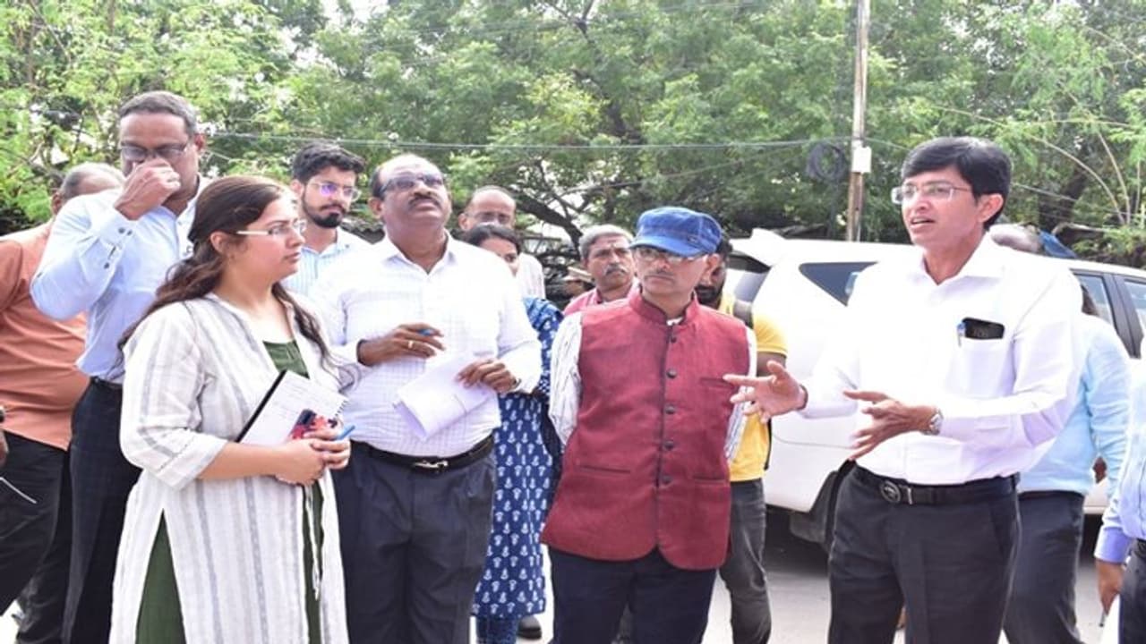 மழை வெள்ளம் பாதித்த பகுதிகளில் மத்தியக்குழு 2ஆம் நாளாக ஆய்வு! மழை வெள்ளம் பாதித்த பகுதிகளில் மத்தியக்குழு 2ஆம் நாளாக ஆய்வு!