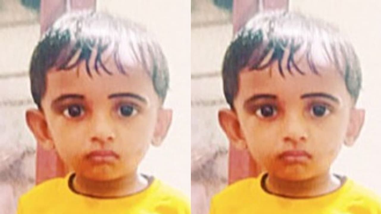 മീൻ വളർത്തുന്ന ഫൈബർ ടാങ്കിൽ വീണ് 2 വയസുകാരന് ദാരുണാന്ത്യം മീൻ വളർത്തുന്ന ഫൈബർ ടാങ്കിൽ വീണ് 2 വയസുകാരന് ദാരുണാന്ത്യം