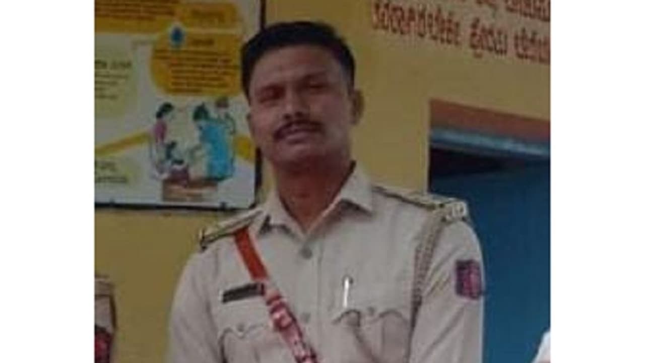 ಖೈದಿಗೆ ಜೈಲರ್ ಕಿರುಕುಳ ಆರೋಪ: ನೋಟಿಸ್ ಜಾರಿ ಮಾಡಿದ ದಾವಣಗೆರೆ ಕೋರ್ಟ್! ಖೈದಿಗೆ ಜೈಲರ್ ಕಿರುಕುಳ ಆರೋಪ: ನೋಟಿಸ್ ಜಾರಿ ಮಾಡಿದ ದಾವಣಗೆರೆ ಕೋರ್ಟ್!