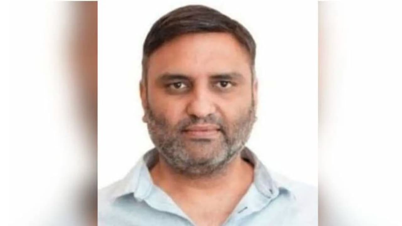 ದುಬೈನಲ್ಲಿ ಮಹದೇವ್ ಬೆಟ್ಟಿಂಗ್ ಆಪ್ ಪ್ರವರ್ತಕ ರವಿ ಉಪ್ಪಲ್ ಬಂಧನ ದುಬೈನಲ್ಲಿ ಮಹದೇವ್ ಬೆಟ್ಟಿಂಗ್ ಆಪ್ ಪ್ರವರ್ತಕ ರವಿ ಉಪ್ಪಲ್ ಬಂಧನ