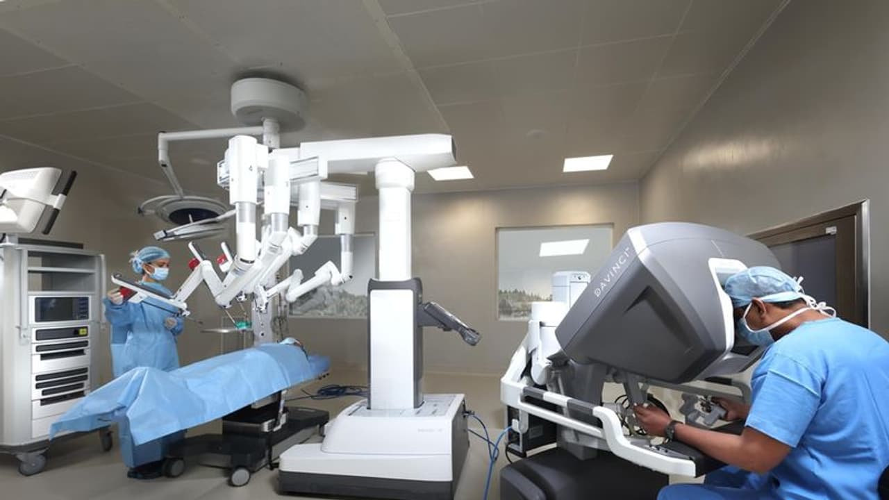 ചെറിയ മുറിവുകൾ, കൂടുതൽ കൃത്യത... റോബോട്ടിക് സർജറിയെക്കുറിച്ച് അറിയാം ചെറിയ മുറിവുകൾ, കൂടുതൽ കൃത്യത... റോബോട്ടിക് സർജറിയെക്കുറിച്ച് അറിയാം