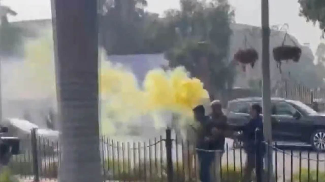 நாடாளுமன்றத்தில் அத்துமீறி நுழைந்தவர்கள் "மணிப்பூரில் வன்முறையை நிறுத்து" என முழக்கியதாகத் தகவல்