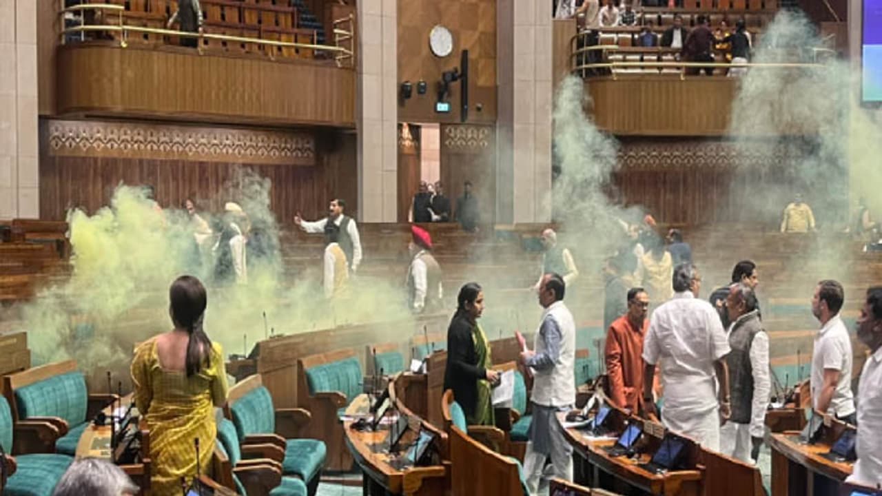 లోక్ సభలో మొదట ఆత్మాహుతికే ప్లాన్.. కానీ సంచలన విషయాలు వెల్లడించిన లలిత్ ఝా