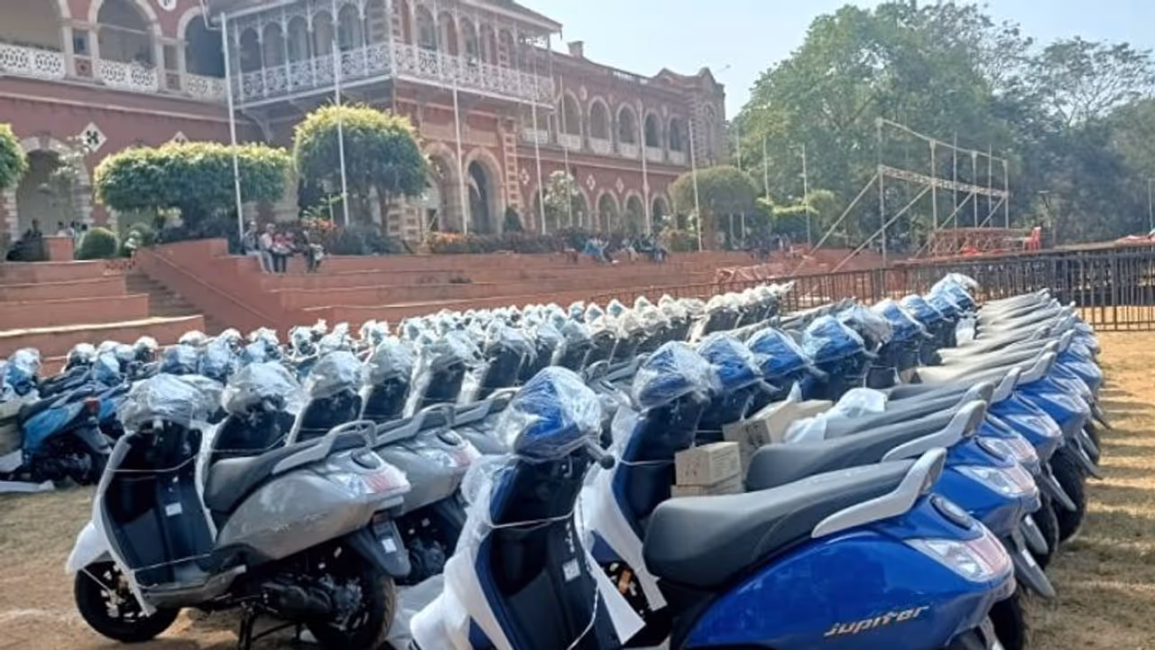 ಡಿ.16 ರಂದು ಧಾರವಾಡಕ್ಕೆ ಸಿಎಂ ಸಿದ್ದರಾಮಯ್ಯ ಆಗಮನ: ಭರದಿಂದ ಸಾಗಿದ ಸಿದ್ಧತಾ ಕಾರ್ಯ ಡಿ.16 ರಂದು ಧಾರವಾಡಕ್ಕೆ ಸಿಎಂ ಸಿದ್ದರಾಮಯ್ಯ ಆಗಮನ: ಭರದಿಂದ ಸಾಗಿದ ಸಿದ್ಧತಾ ಕಾರ್ಯ