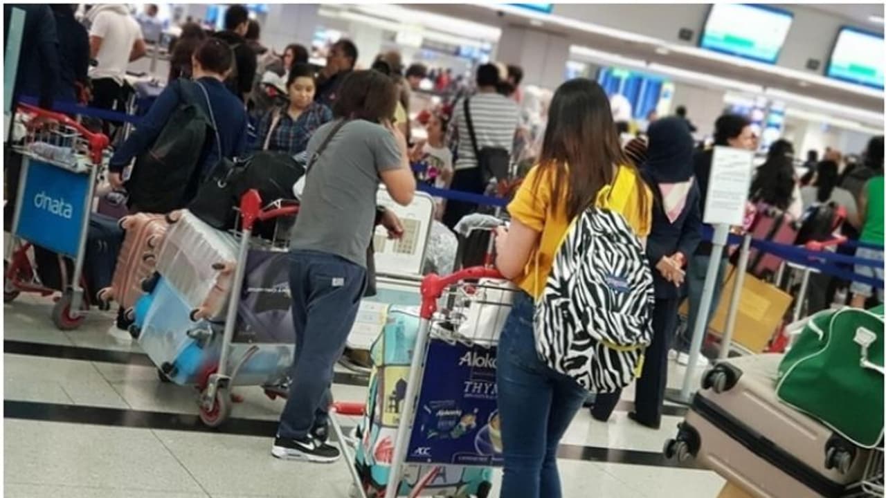 ഇതെന്ത് ഓഫര്! 200 രൂപയില് താഴെ വിമാന ടിക്കറ്റോ? പുതിയ ഓഫര്, മുന്കൂട്ടി പ്ലാന് ചെയ്താല് വമ്പൻ ലാഭം ഇതെന്ത് ഓഫര്! 200 രൂപയില് താഴെ വിമാന ടിക്കറ്റോ? പുതിയ ഓഫര്, മുന്കൂട്ടി പ്ലാന് ചെയ്താല് വമ്പൻ ലാഭം