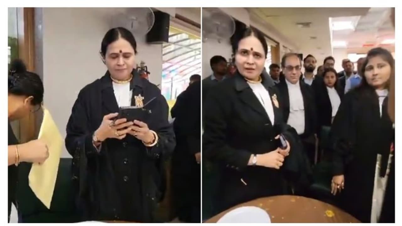 ദില്ലി ഹൈക്കോടതി കാന്റീനിൽ അഭിഭാഷകരുടെ കൂട്ടയടി, തെറി വിളി, മുതിർന്ന അഭിഭാഷകയെ കരണത്തടിച്ച് അഭിഭാഷക വീഡിയോ ദില്ലി ഹൈക്കോടതി കാന്റീനിൽ അഭിഭാഷകരുടെ കൂട്ടയടി, തെറി വിളി, മുതിർന്ന അഭിഭാഷകയെ കരണത്തടിച്ച് അഭിഭാഷക വീഡിയോ