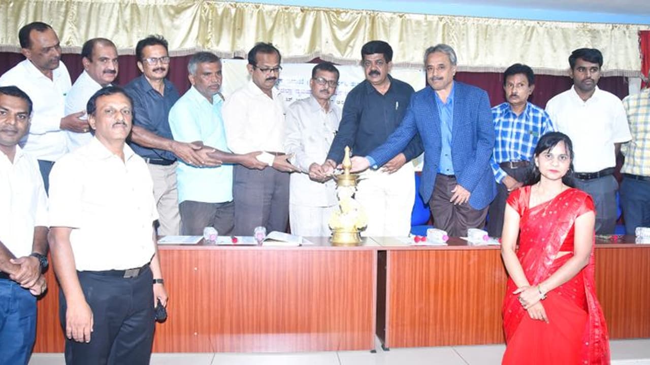 ವಾಣಿಜ್ಯಶಾಸ್ತ್ರಕ್ಕೆ ಉತ್ತಮ ಅವಕಾಶಗಳಿವೆ: ಗಂಗಾಧರ್ ವಾಣಿಜ್ಯಶಾಸ್ತ್ರಕ್ಕೆ ಉತ್ತಮ ಅವಕಾಶಗಳಿವೆ: ಗಂಗಾಧರ್