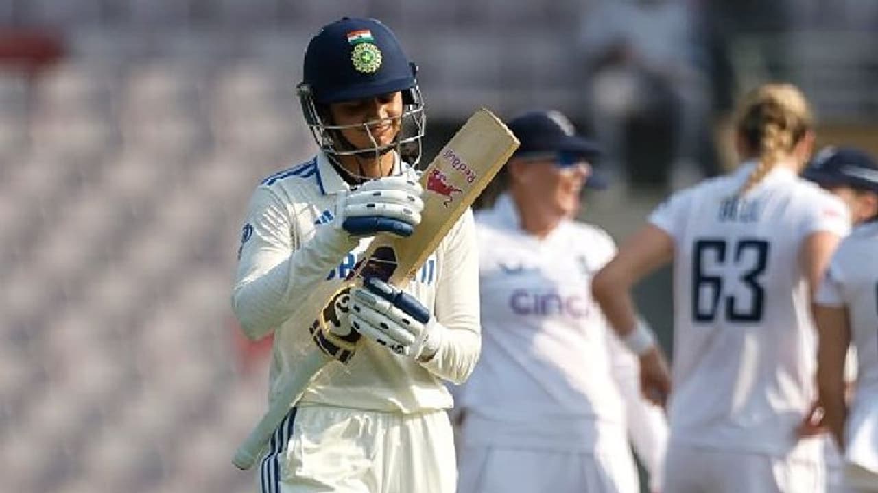 ಭಾರತ ಮಹಿಳಾ ತಂಡಕ್ಕೆ 3 ವರ್ಷಗಳ ಬಳಿಕ ಟೆಸ್ಟ್: ಇಂಗ್ಲೆಂಡ್ ಎದುರು ಆರಂಭಿಕ ಆಘಾತ ಭಾರತ ಮಹಿಳಾ ತಂಡಕ್ಕೆ 3 ವರ್ಷಗಳ ಬಳಿಕ ಟೆಸ್ಟ್: ಇಂಗ್ಲೆಂಡ್ ಎದುರು ಆರಂಭಿಕ ಆಘಾತ