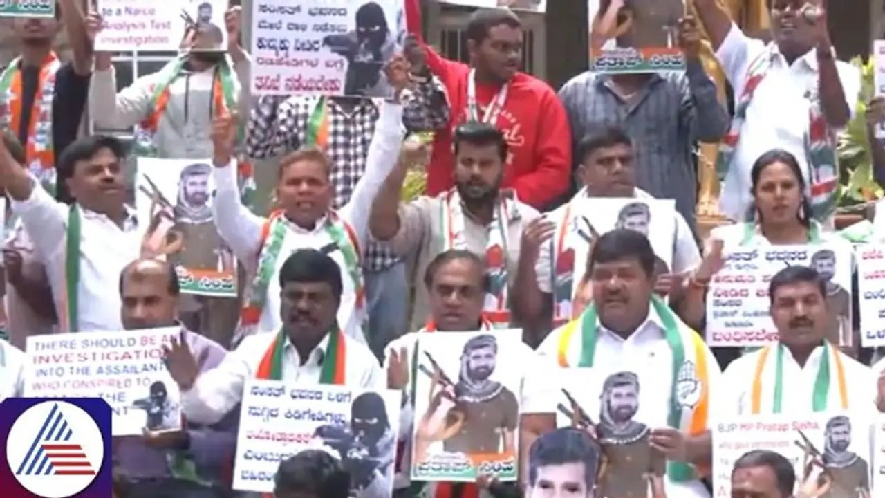 Parliament security breach: Congress workers protest in Bengaluru; demand BJP MP Pratap Simha's arrest (WATCH) Parliament security breach: Congress workers protest in Bengaluru; demand BJP MP Pratap Simha's arrest (WATCH)