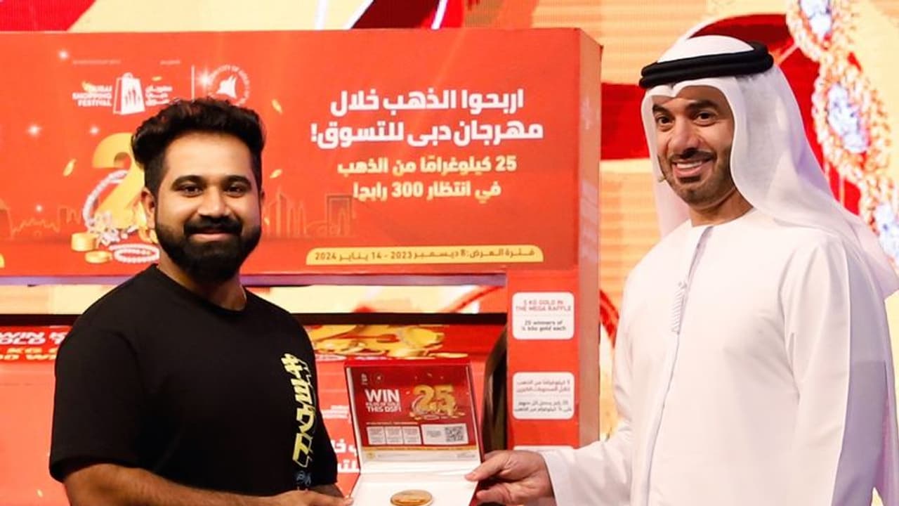 ദുബായ് ഷോപ്പിംഗ് ഫെസ്റ്റിവൽ ക്യാമ്പയിനിലെ ആദ്യ വിജയികളെ ദുബായ് ജ്വല്ലറി ഗ്രൂപ്പ് പ്രഖ്യാപിച്ചു ദുബായ് ഷോപ്പിംഗ് ഫെസ്റ്റിവൽ ക്യാമ്പയിനിലെ ആദ്യ വിജയികളെ ദുബായ് ജ്വല്ലറി ഗ്രൂപ്പ് പ്രഖ്യാപിച്ചു