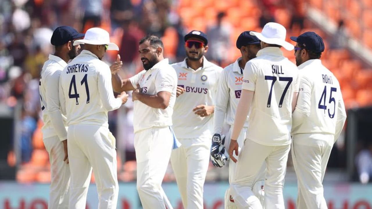 ദക്ഷിണാഫ്രിക്കക്കെതിരായ ടെസ്റ്റ് പരമ്പരക്ക് മുമ്പെ ഇന്ത്യക്ക് വമ്പൻ തിരിച്ചടി, ഹീറോ ആവാന് ഷമി ഉണ്ടാവില്ല ദക്ഷിണാഫ്രിക്കക്കെതിരായ ടെസ്റ്റ് പരമ്പരക്ക് മുമ്പെ ഇന്ത്യക്ക് വമ്പൻ തിരിച്ചടി, ഹീറോ ആവാന് ഷമി ഉണ്ടാവില്ല