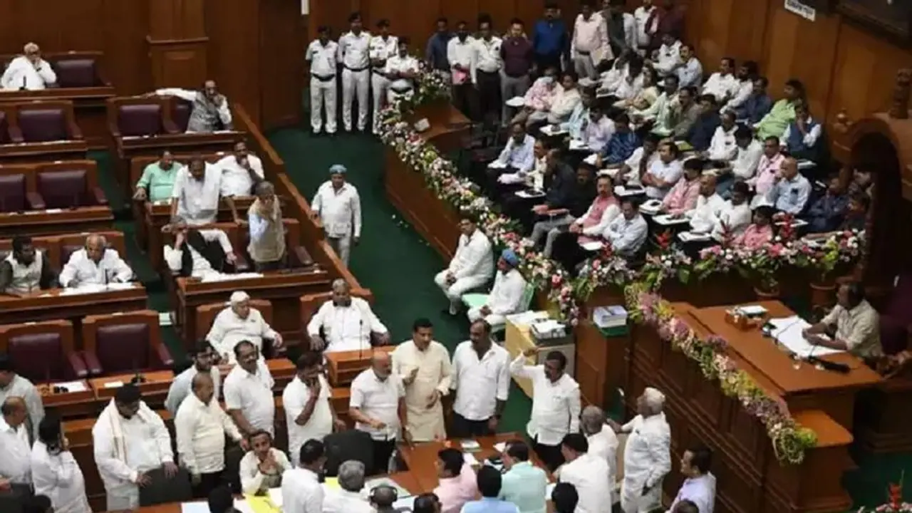 Belagavi Session: ಮೈಸೂರು ವಿಮಾನ ನಿಲ್ದಾಣಕ್ಕೆ ಟಿಪ್ಪು ಸುಲ್ತಾನ್ ಹೆಸರು?: ಸದನದಲ್ಲಿ ಗದ್ದಲ Belagavi Session: ಮೈಸೂರು ವಿಮಾನ ನಿಲ್ದಾಣಕ್ಕೆ ಟಿಪ್ಪು ಸುಲ್ತಾನ್ ಹೆಸರು?: ಸದನದಲ್ಲಿ ಗದ್ದಲ