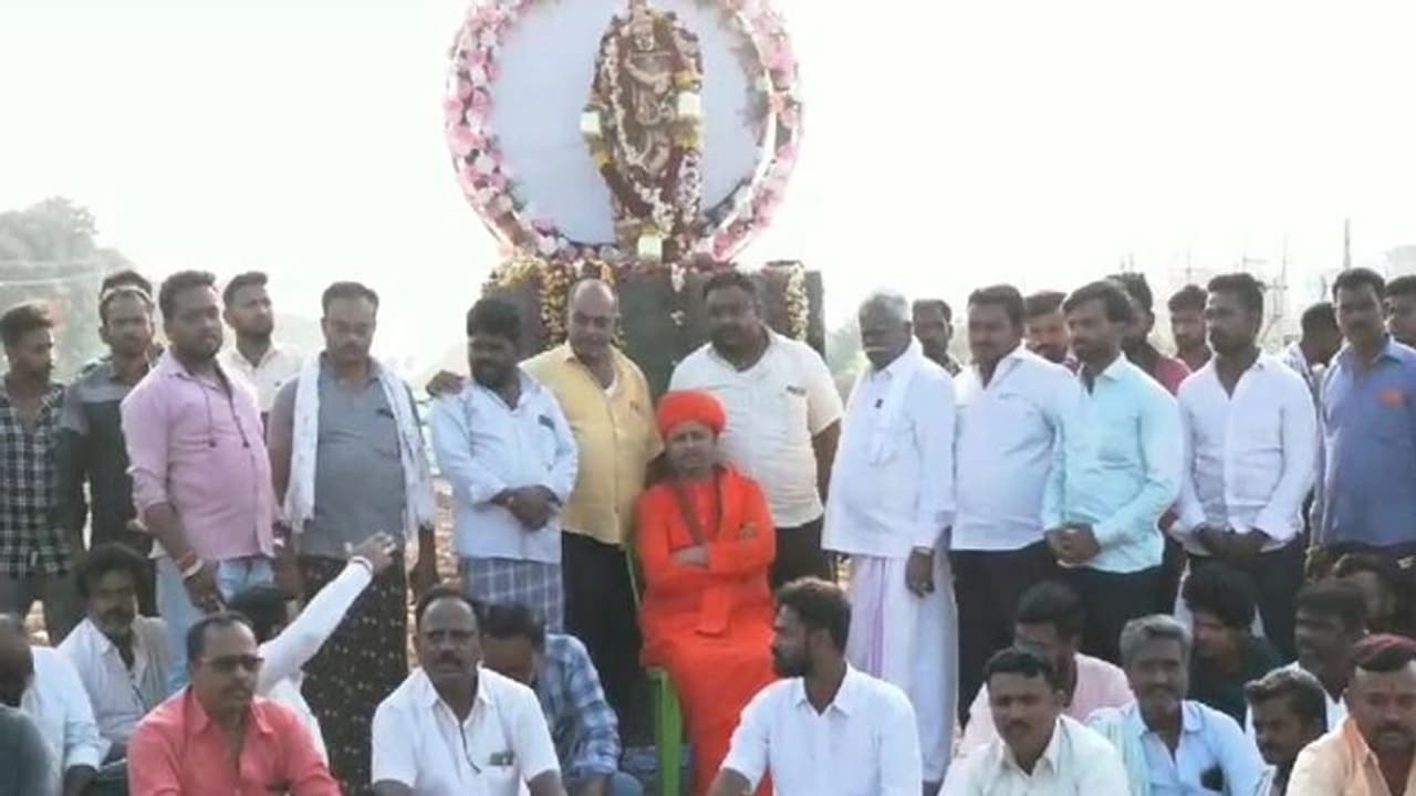 ಚಿತ್ರದುರ್ಗ: ಕೃಷ್ಣನ ಹೆಸರಲ್ಲಿ ಸರ್ಕಲ್ ನಿರ್ಮಿಸಲು ಯಾದವಾನಂದ ಸ್ವಾಮೀಜಿ ಆಗ್ರಹ ಚಿತ್ರದುರ್ಗ: ಕೃಷ್ಣನ ಹೆಸರಲ್ಲಿ ಸರ್ಕಲ್ ನಿರ್ಮಿಸಲು ಯಾದವಾನಂದ ಸ್ವಾಮೀಜಿ ಆಗ್ರಹ