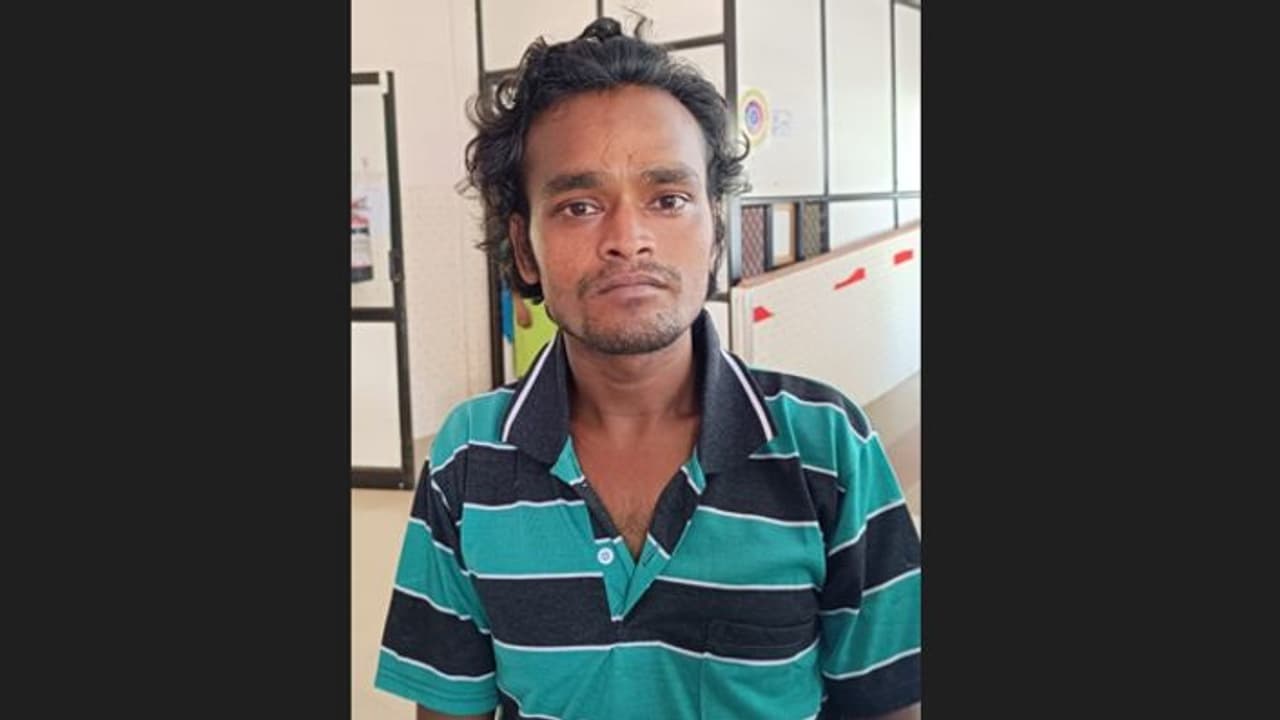 സിബിഐയെ അമ്പരപ്പിക്കും പൊലീസ് ബുദ്ധി; മദ്യക്കുപ്പി തുമ്പായി, റിട്ട. ഉദ്യോഗസ്ഥന്റെ കൊലക്കേസിൽ പ്രതി പിടിയിൽ സിബിഐയെ അമ്പരപ്പിക്കും പൊലീസ് ബുദ്ധി; മദ്യക്കുപ്പി തുമ്പായി, റിട്ട. ഉദ്യോഗസ്ഥന്റെ കൊലക്കേസിൽ പ്രതി പിടിയിൽ