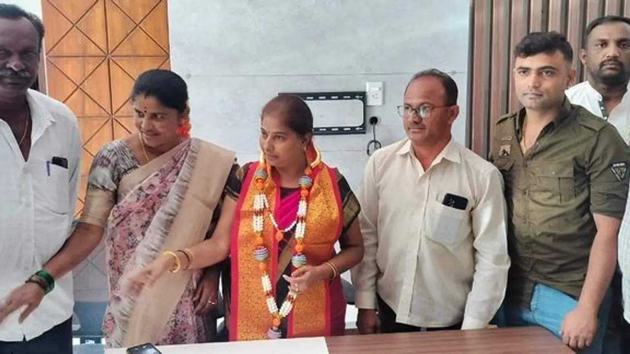 ಕಾಂಗ್ರೆಸ್ ಅಭ್ಯರ್ಥಿ ಡಿ.ಟಿ.ಶ್ರೀನಿವಾಸ್ ಪರ ಮಾಜಿ ಶಾಸಕಿ ಪೂರ್ಣಿಮಾ ಮತಯಾಚನೆ ಕಾಂಗ್ರೆಸ್ ಅಭ್ಯರ್ಥಿ ಡಿ.ಟಿ.ಶ್ರೀನಿವಾಸ್ ಪರ ಮಾಜಿ ಶಾಸಕಿ ಪೂರ್ಣಿಮಾ ಮತಯಾಚನೆ