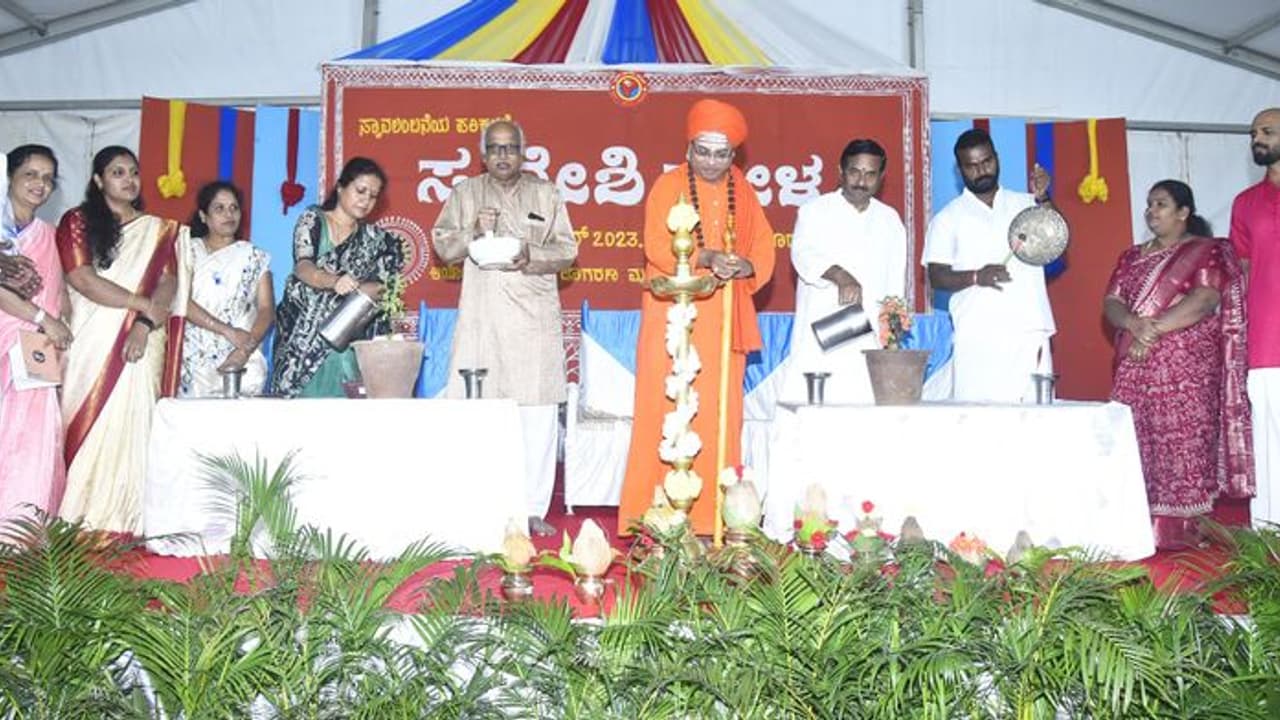 ಗುಡಿ ಕೈಗಾರಿಕೆಗಳಿಂದ ಉದ್ಯೋಗ ಸೃಷ್ಟಿ: ಪ್ರೊ. ಕೃಷ್ಣಮೂರ್ತಿ ಗುಡಿ ಕೈಗಾರಿಕೆಗಳಿಂದ ಉದ್ಯೋಗ ಸೃಷ್ಟಿ: ಪ್ರೊ. ಕೃಷ್ಣಮೂರ್ತಿ