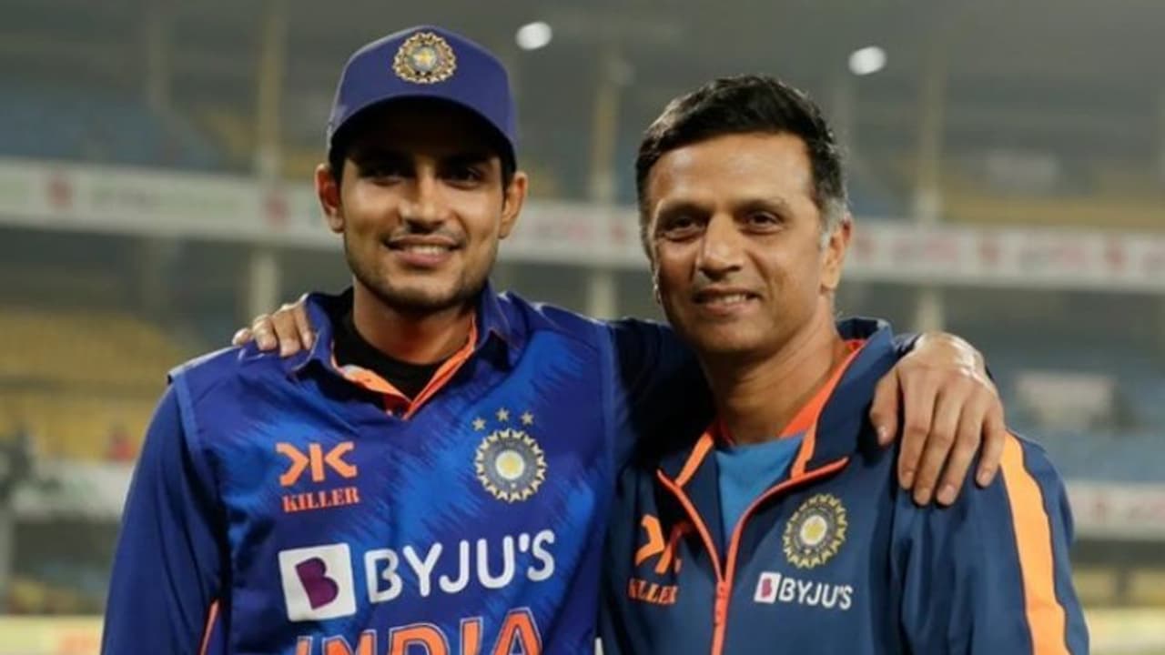 നിരാശപ്പെടുത്തി വീണ്ടും ശുഭ്മാന് ഗിൽ; ദ്രാവിഡ് ഇഷ്ടക്കാരെ മാത്രം കളിപ്പിക്കുന്നുവെന്ന് തുറന്നടിച്ച് ആരാധകർ നിരാശപ്പെടുത്തി വീണ്ടും ശുഭ്മാന് ഗിൽ; ദ്രാവിഡ് ഇഷ്ടക്കാരെ മാത്രം കളിപ്പിക്കുന്നുവെന്ന് തുറന്നടിച്ച് ആരാധകർ